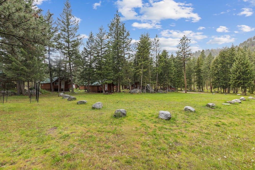 Lost Horse Lodge