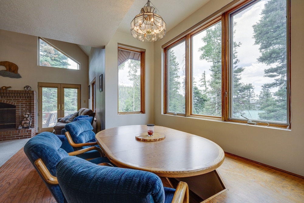 Beaver Vacations - Cozy Cabin w/ Deck  Fireplace in Beaver! - Property Image 10