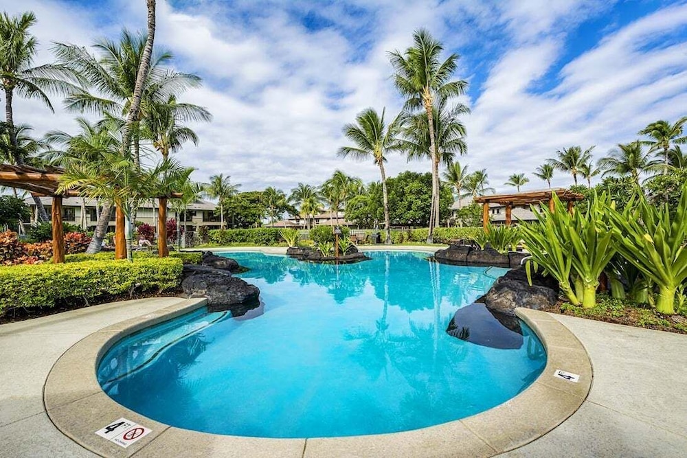 Prestigious Mauna Lani Resort - Luxurious End Unit - Large Private Lanai! -vrkcv