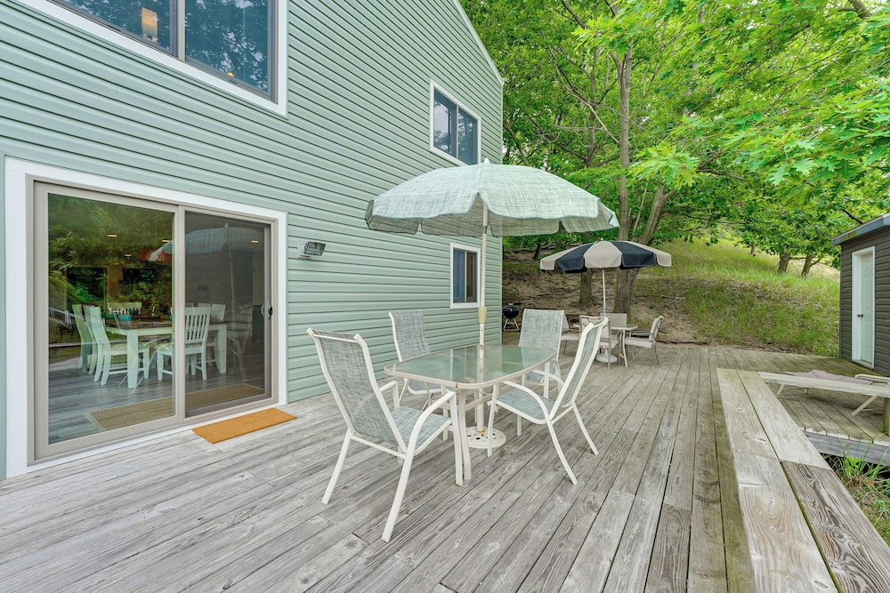 Walk to Semi-private Beach: Lake Michigan Getaway