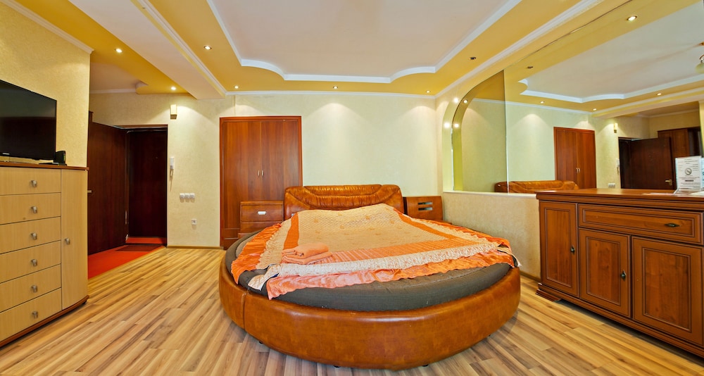 Lessor Apartments