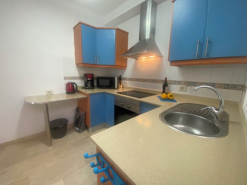 New Renovated Family Home Above Swimming Pool!