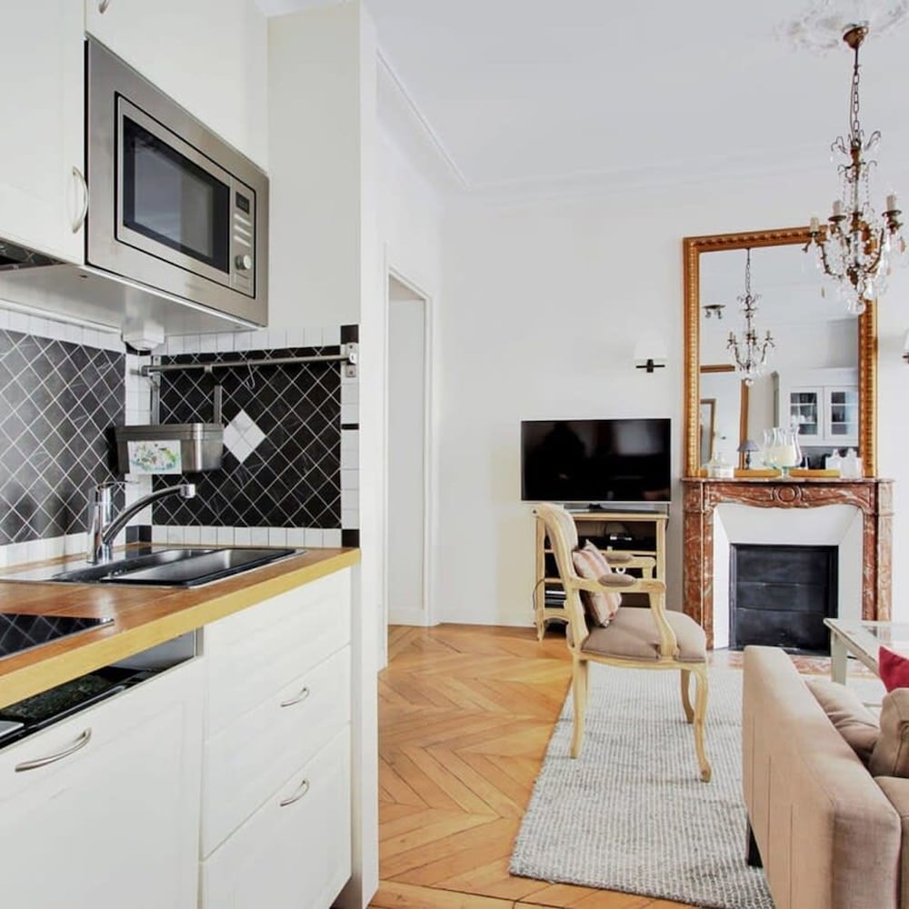 Eiffel Market Charming 2 Bed Apt Near Invalides