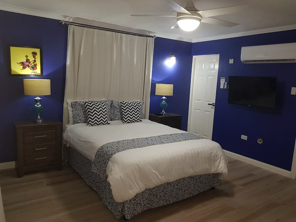 New Kingston Apt at Kensington Court
