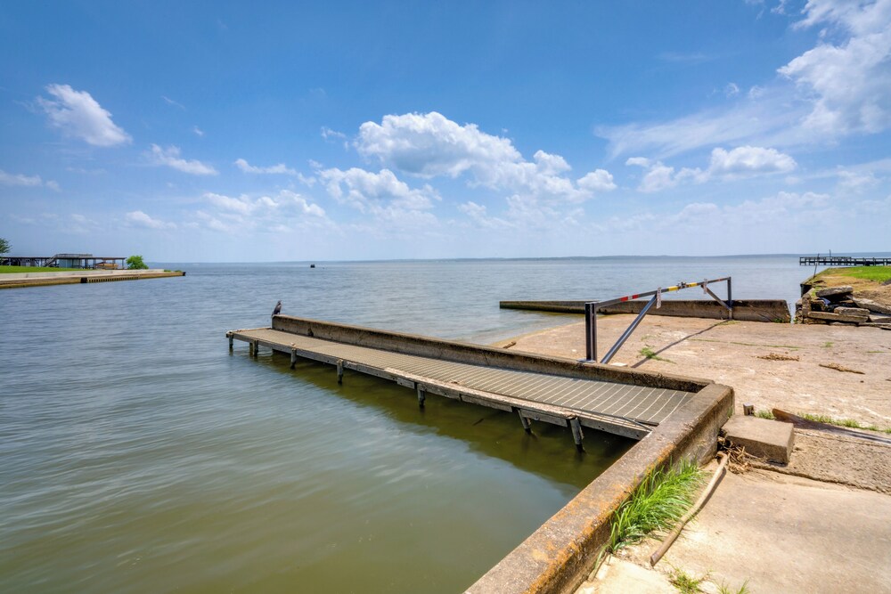 Boat & Fish: Gem w/ Water Views on Lake Livingston
