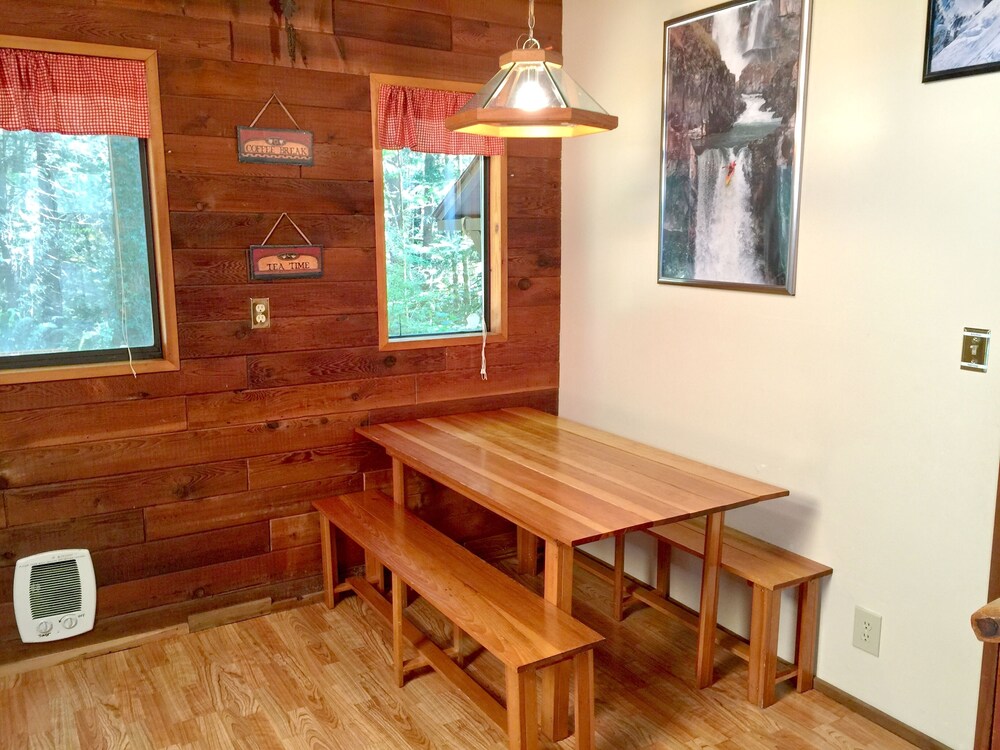 Mt Baker Lodging - Cabin Story Cabin in the Woods! Free Wifi view 5