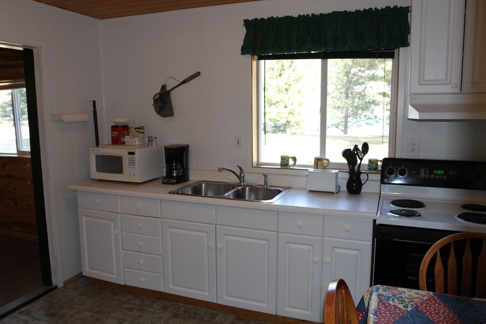 Lakeside Resort and Motel