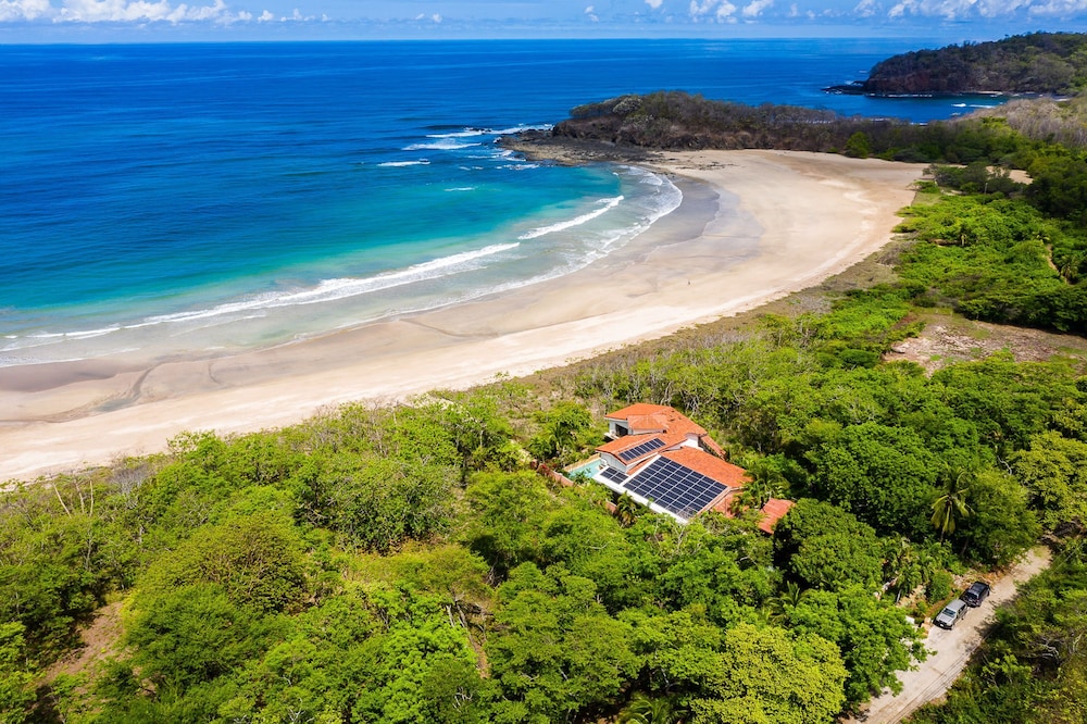 Luxury Beachfront 5 Bedroom Villa on Famous Beach