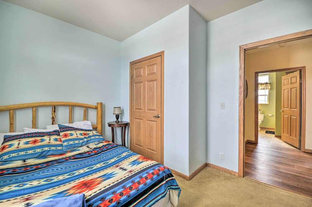 Charming Cody Vacation Home w/ Mtn Views! view 4