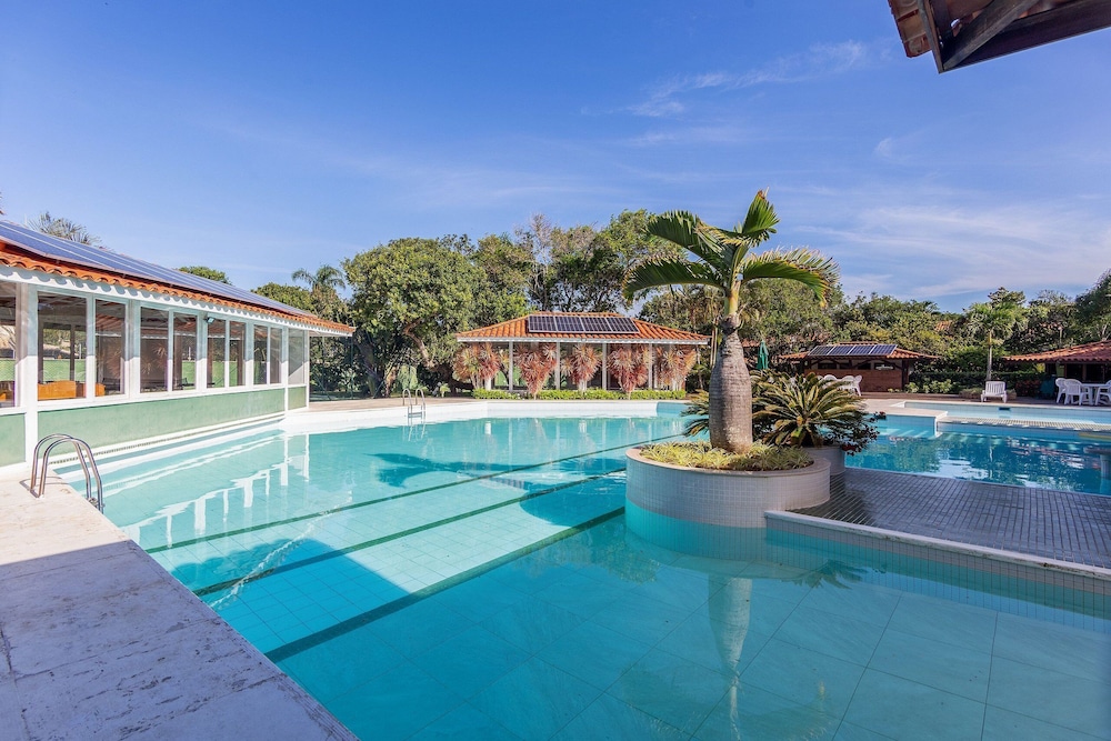 Bz10 Casa 4 suítes em condomínio clube