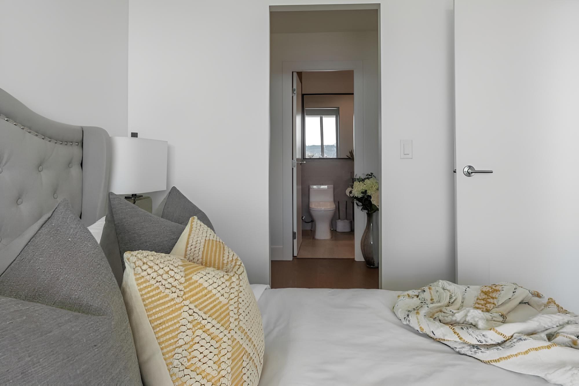 The Luna No Service Fees Pool Hottub - Image 4