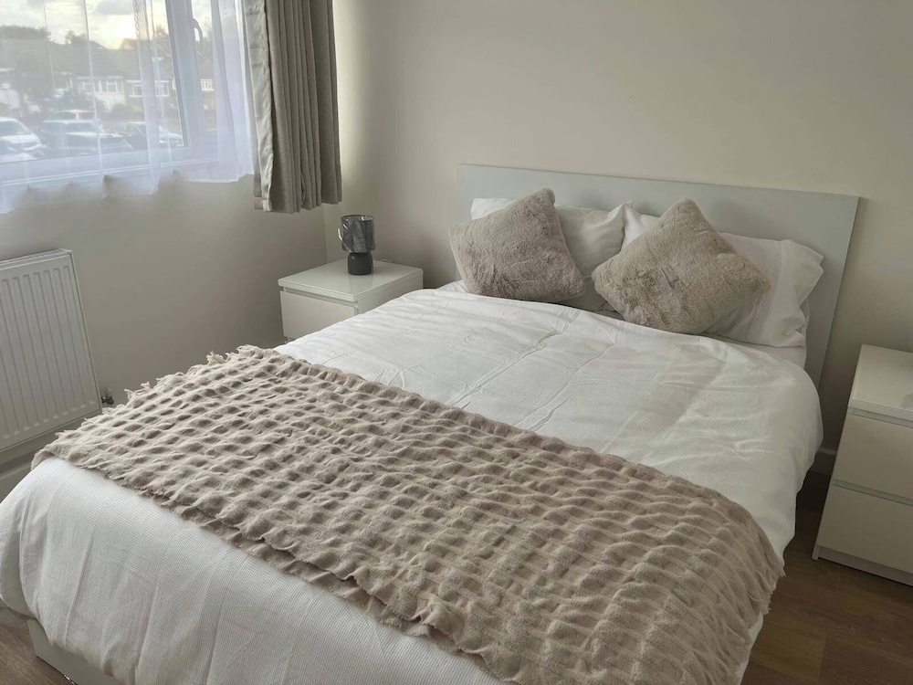 Cozy Cromwell Cottage in Croydon