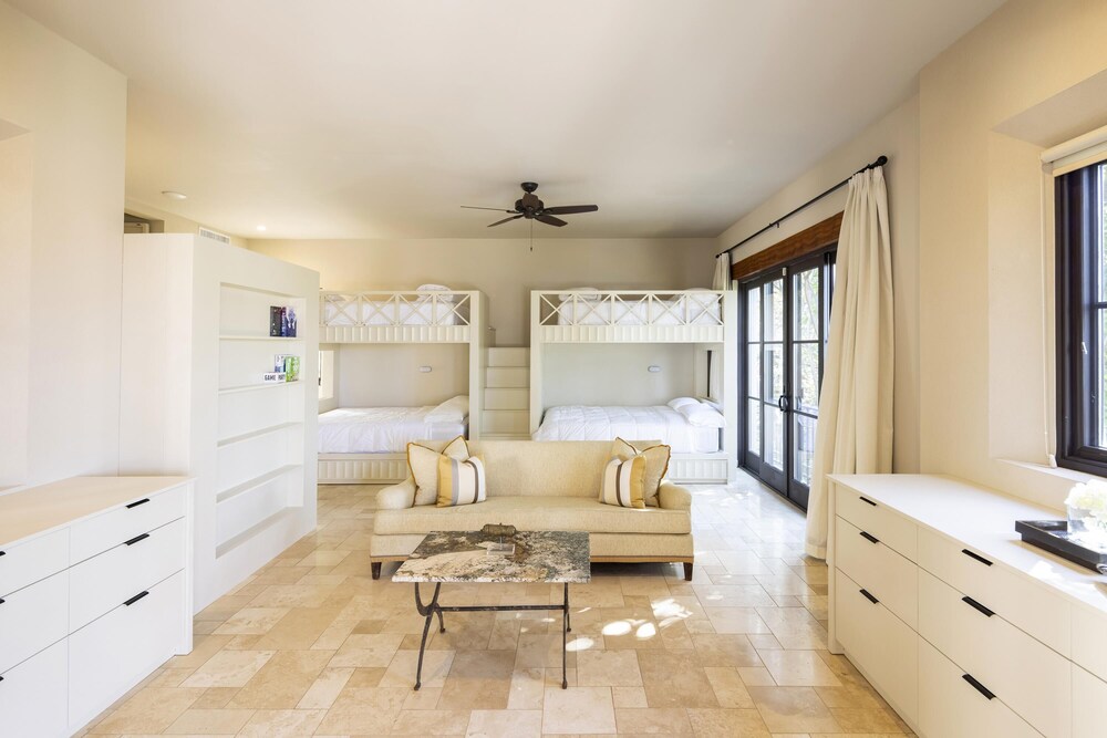 Arcos Del Mar Beachfront