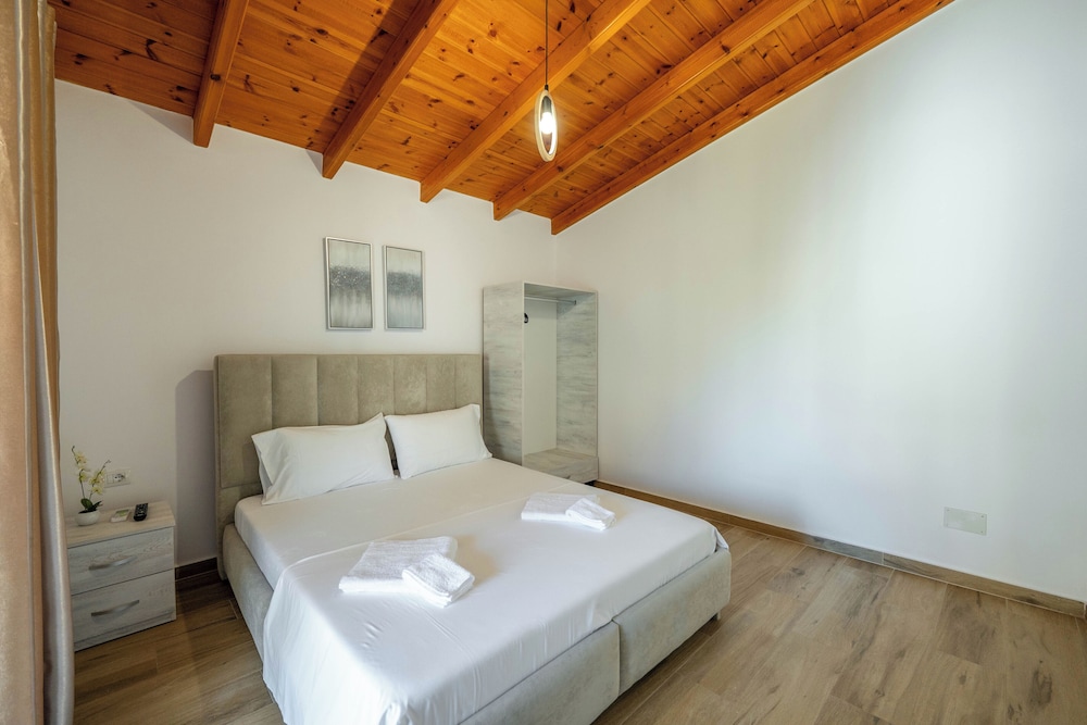 Sunny Villa