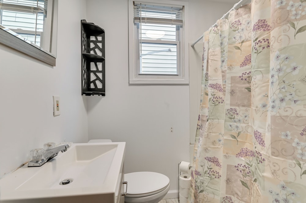 Walk to Washington Park: Remote Work-ready Apt!