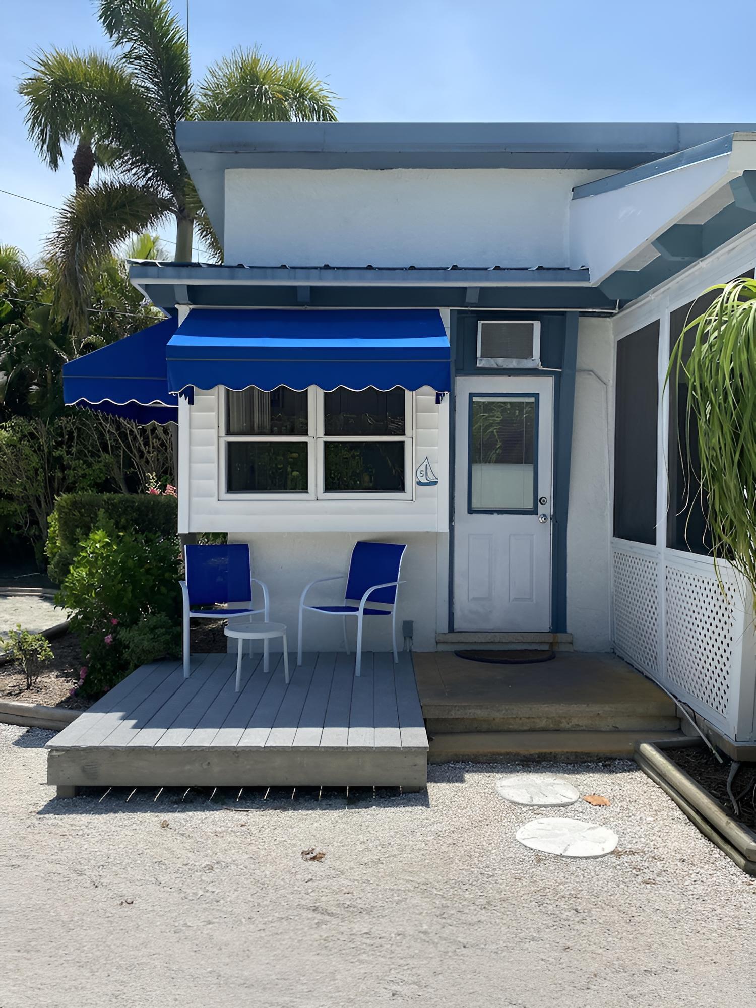 Tropical Winds Motel & Cottages