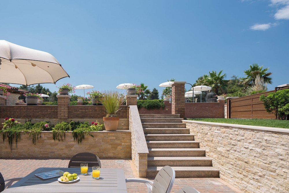 Malibu Grand Royale – Luxury Group Villa