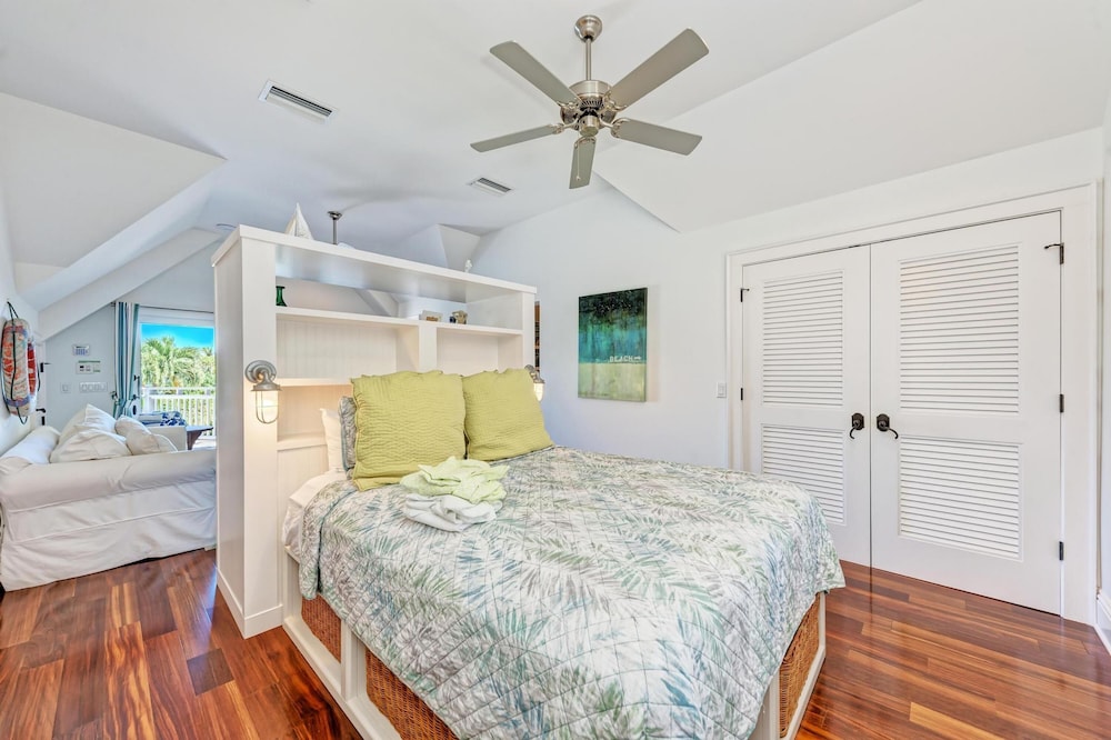 Serenity Cottage in Anna Maria view 5