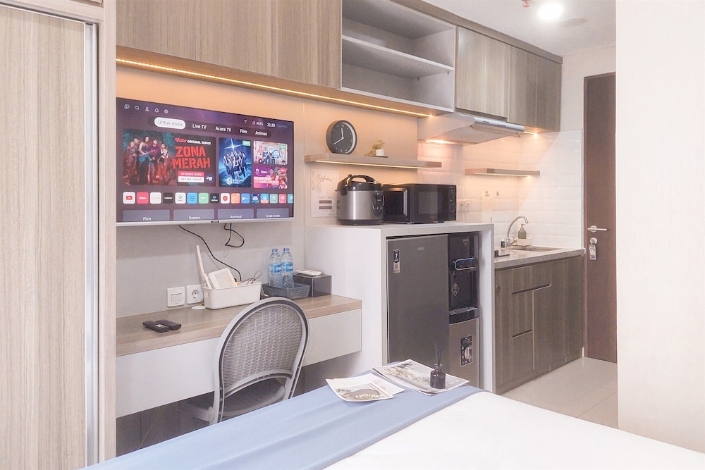 Stunning Studio Apartment At Transpark Bintaro