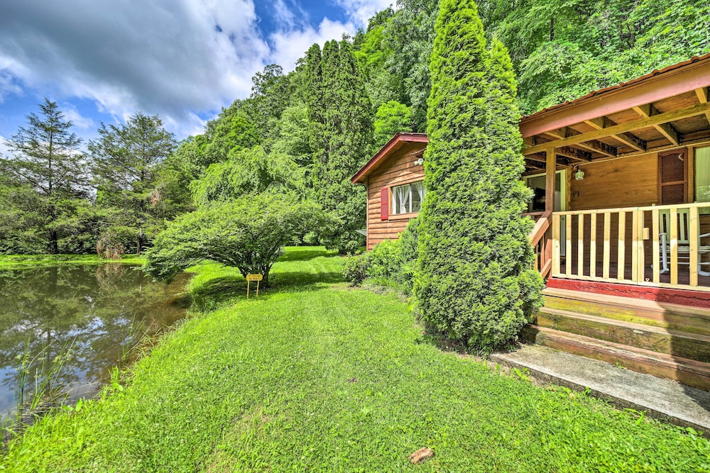 Serene Smoky Mountain Home w/ Grill & Patio! view 4