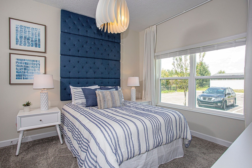 396 - 4bd/3ba Luxurious Homechampions Gate Resort