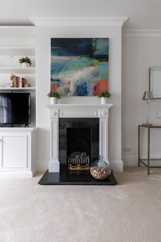 Sloane Avenue IV by Onefinestay