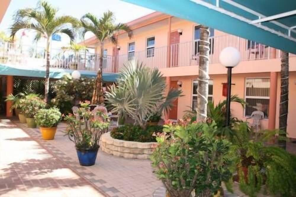 Hotel Lago Mar Motel and Apartments - Image 1