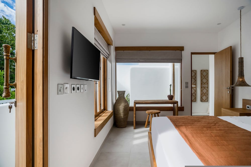 Villa Oasi 1 by Alfred in Bali - Brand New Tropical Luxury 3 BR Bingin Beach