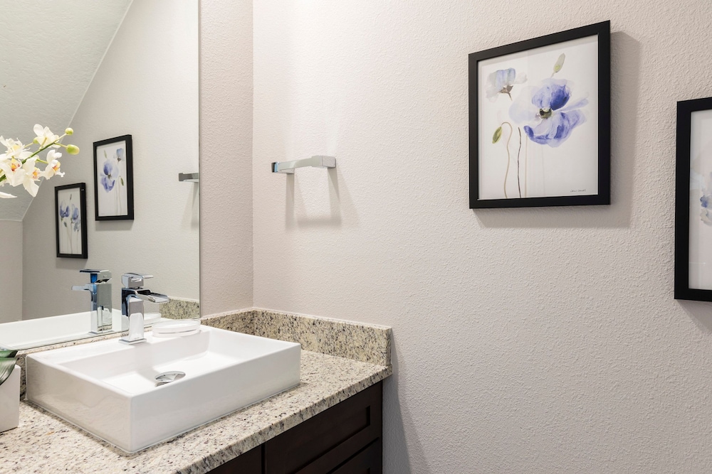 4 BR 4 BA Full Kitchen A C 5min Disneyworld