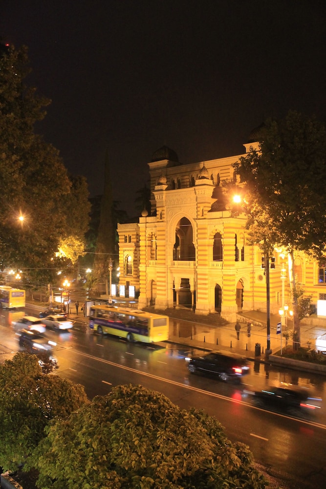 Opera Rooms&Hostel