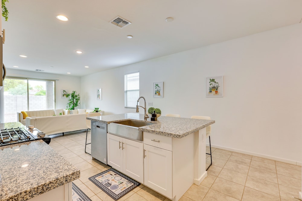 10 Mi to Dtwn Phoenix: Home Near Hiking & Biking!