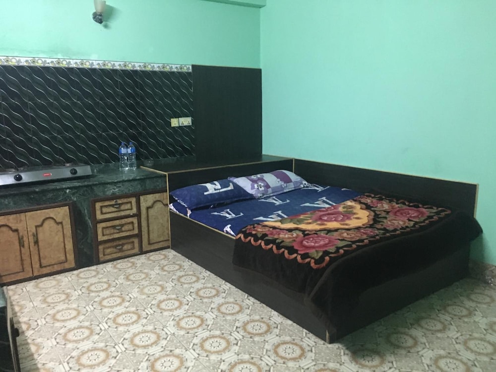 Sara's Backpackers Hotel