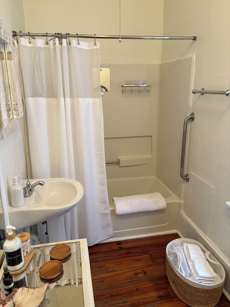 Chesnut Cottage Inn