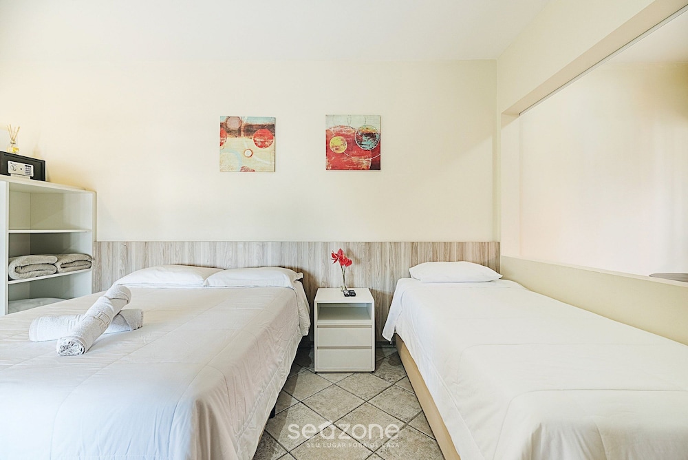 JOFs Apartamentos c Piscina e Vista Mar