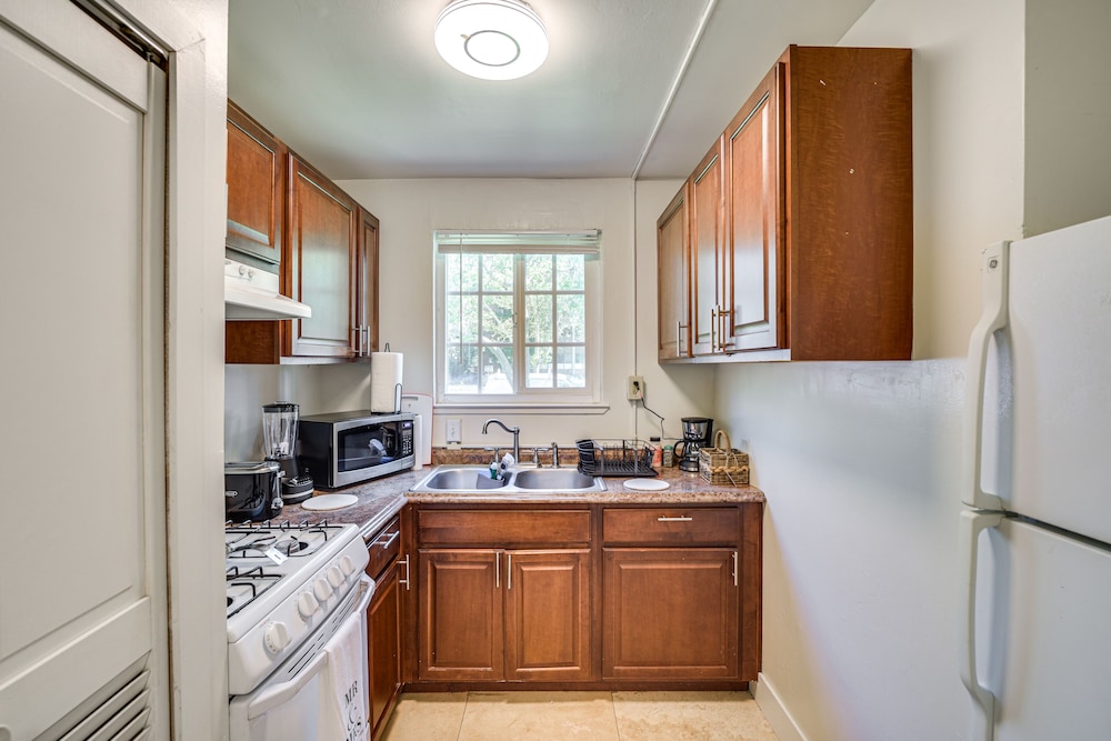 Centrally Located San Jose Condo: 2 Mi to Downtown view 5