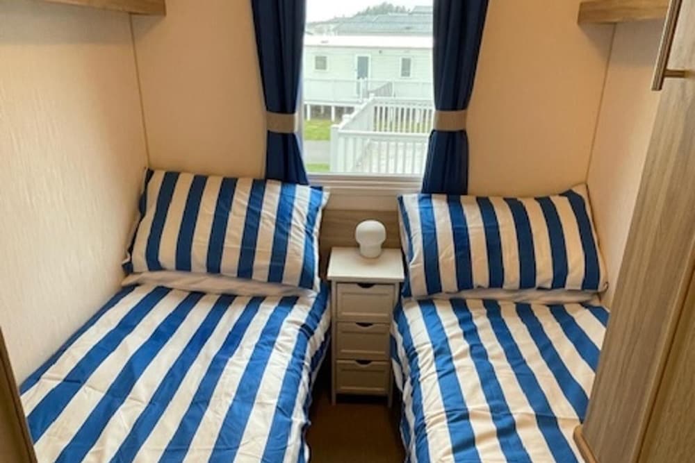 3 Bed-sleeps 8-pet Friendly-parking-sea View