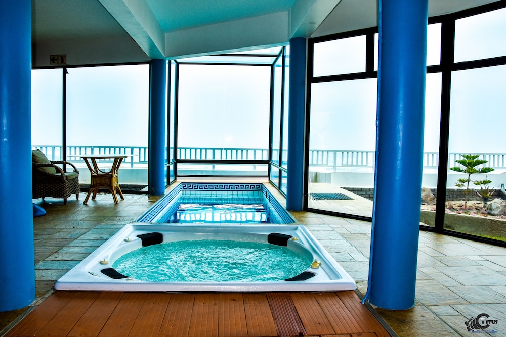 Boathouse Seaview Suites Guest House