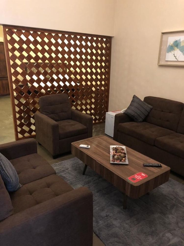 Four Season GUESTHOUSE