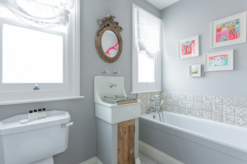 Barlby Road III by Onefinestay