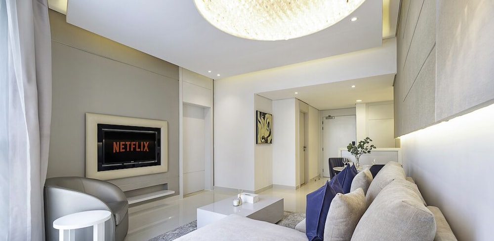 LUX The Voleo Canal View Suite