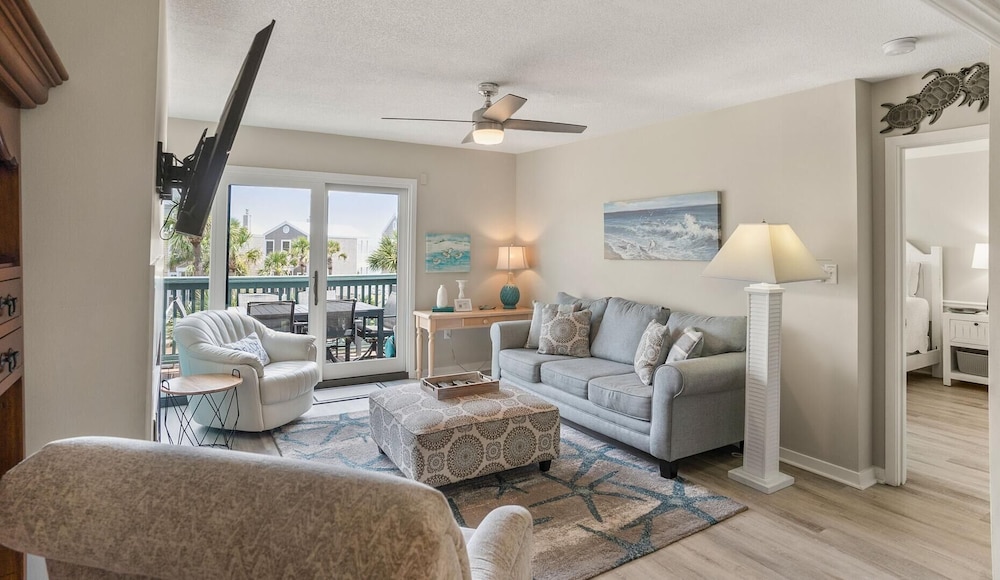 Condo with Resort Access - Great North Island Location