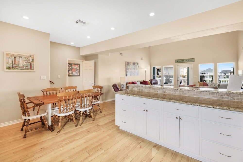 Out Of The Blue 5 Bedroom Home by RedAwning