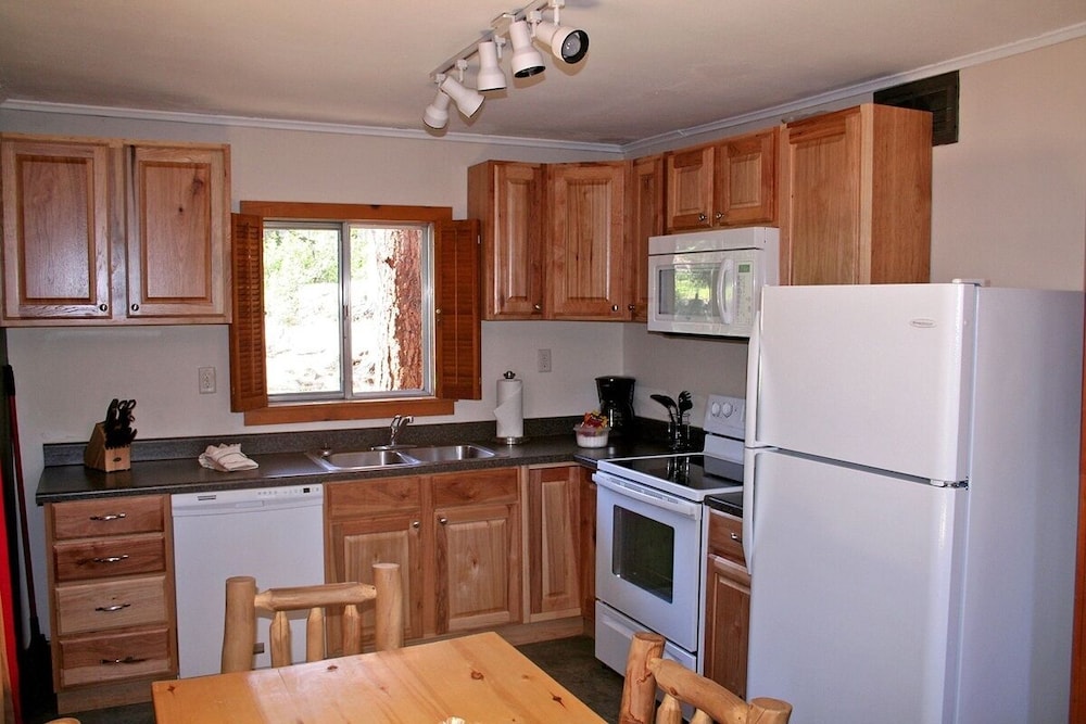 Mountain Pine Cabin With Personal Hot Tub - Dog-friendly! 3 Bedroom Cabin - #20-NCD0296 view 3