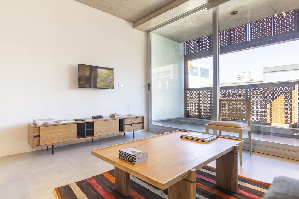 Floralis Suites by Be Local