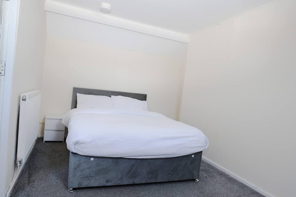Stunning 5-bed House in Newcastle Upon Tyne view 4