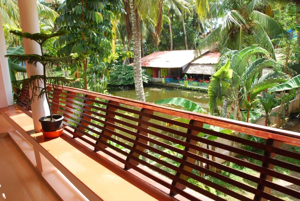 HOTEL COCO BECH KOVALAM AYURVEDIC RESORT
