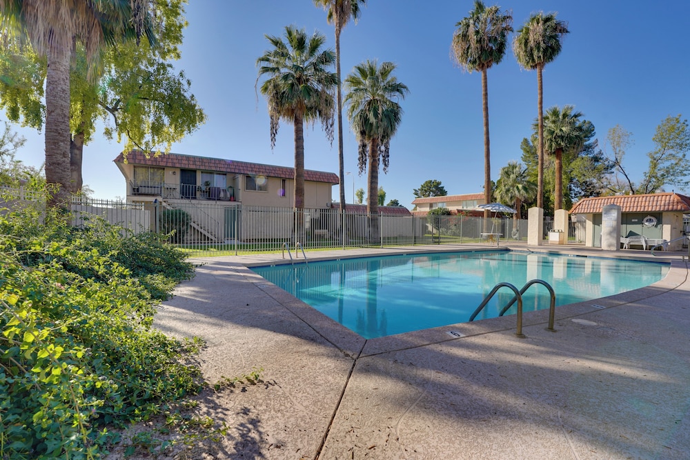 9 Mi to Downtown Tempe: Condo w/ Pool Access