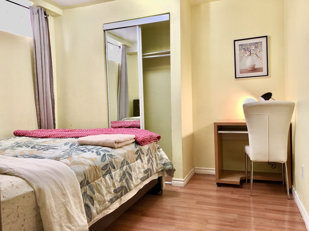 Room around York University Subway - Image 3