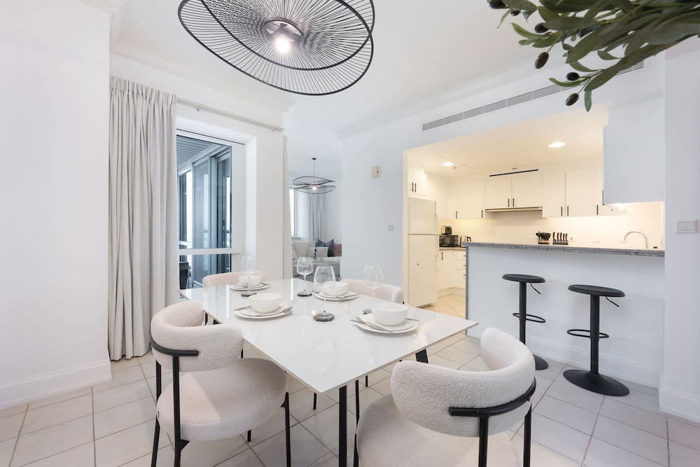 Prime 2BR Near Marina Mall Tram