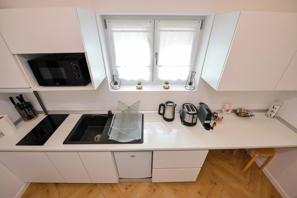 Blue Moon - One Bedroom - Romana Square
